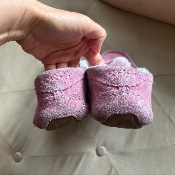 UGG Ansley Women's 6 Pink Moccasin Suede Fur Lined Slipper Shoes - Picture 3 of 5